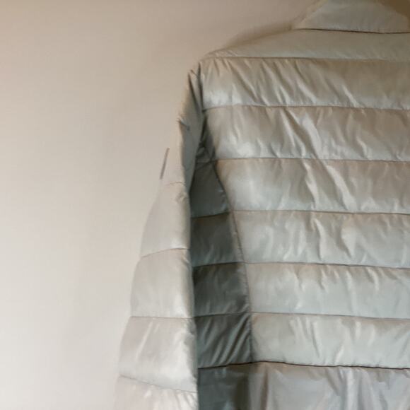 T Tahari Lightweight Beige Jacket Quilted Ruffles Flattering Size S - Picture 10 of 12